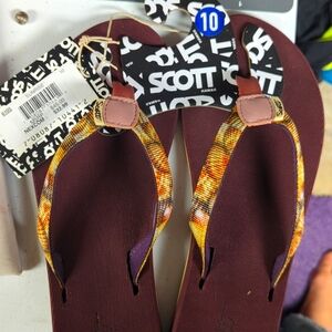 Size 10 Scott Hawaii flip-flops NWT!! Seashell design!